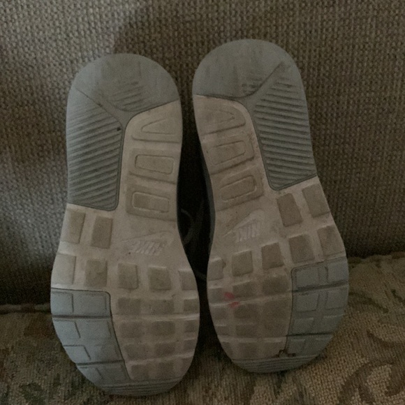 Nike Air Max Boys. Worn and active running shoes. - Picture 2 of 4